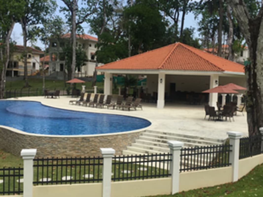 Luxury 3BR Home with Pool & Garden Los Senderos Clayton