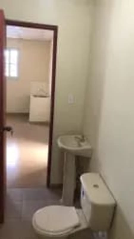 Modest clean bathroom with hot water in 1BR rental Cerro Viento Panama