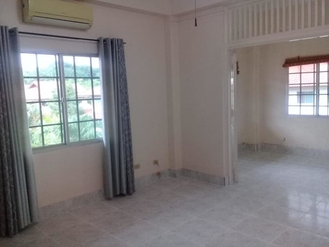 Living room with tiled floor, large windows, split air conditioner in PH Albrook Gardens Clayton Panama