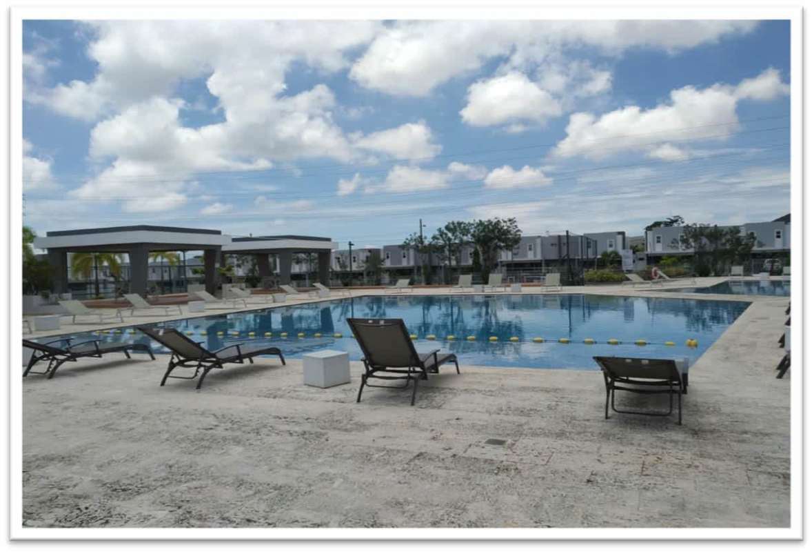 Modern swimming pool with lounging chairs cabanas PH Augusta Brisas del Golf Panama