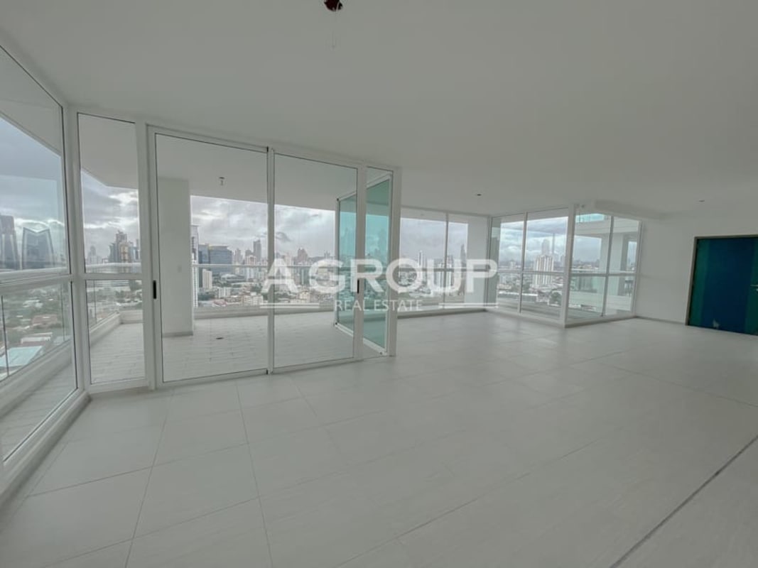 Spacious luxury lobby with concierge desk at The Towers Panama City