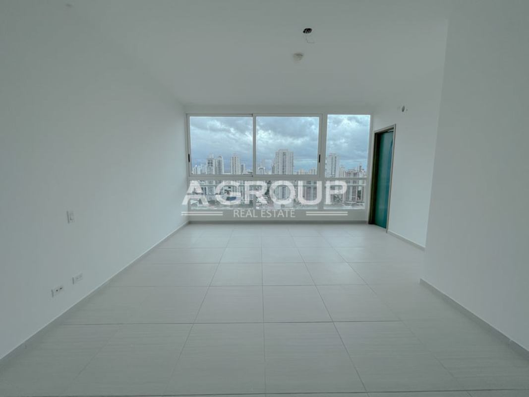 Rooftop infinity pool with panoramic view at The Towers San Francisco Panama