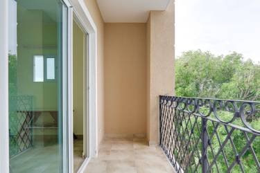 Master bedroom with balcony and walk-in closet PH El Alcazar Coronado Panama