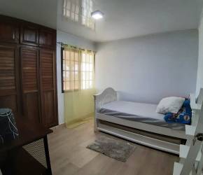 Bedroom with wood wardrobe, desk, natural light and mountain view, comfortable space in Alto Boquete house for sale