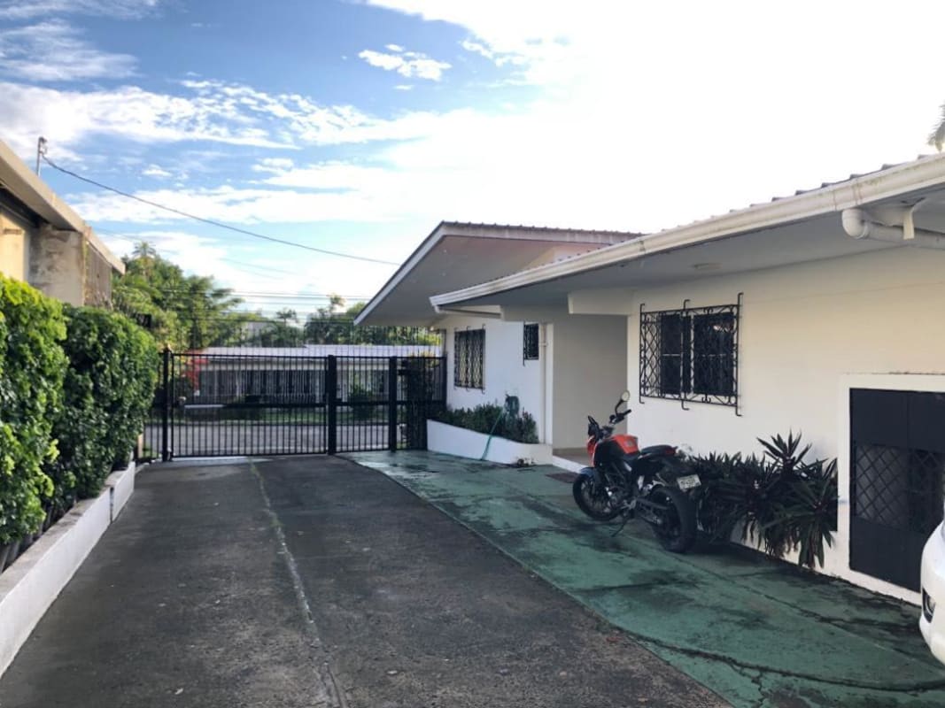 One-story house with gated driveway, security bars, hedge garden Los Angeles Panama