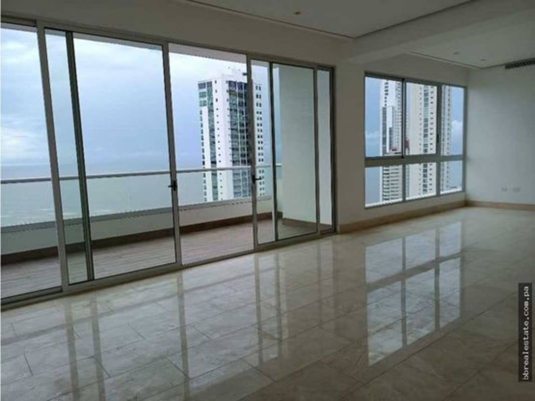 Bright master bedroom with floor-to-ceiling windows and Pacific Ocean views at PH Panorama Coco del Mar Panama