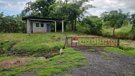 Unfinished concrete house on spacious 672m2 land plot with trees Ponuga Santiago
