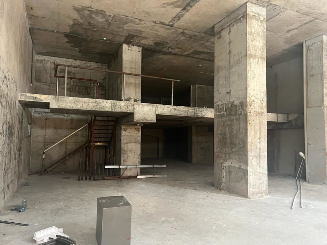 Ground retail storefront shell for lease at PH 43 Green View Tower Avenida Balboa Panama City