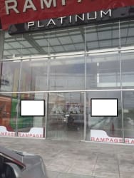 Multi-Level Commercial Building in Zona Libre Colón