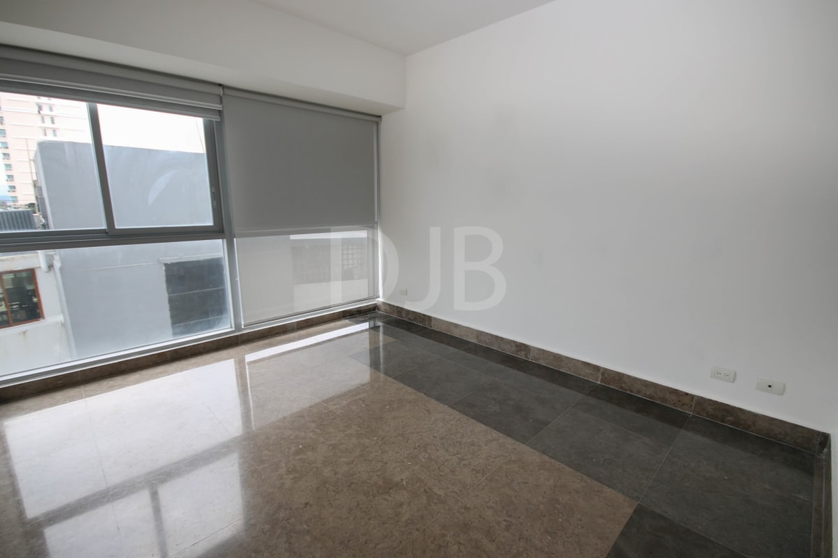 Marble floor living space brightened by floor-to-ceiling windows in PH BICSA Panama