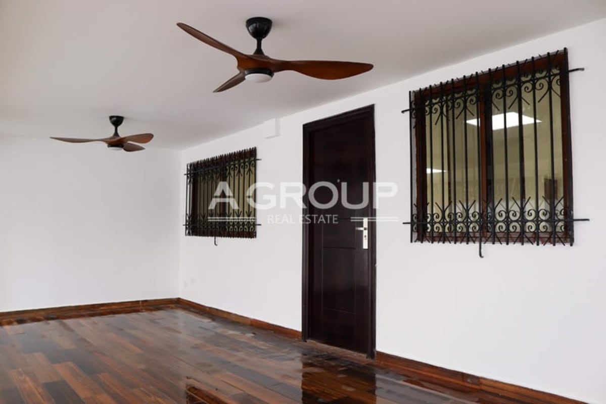 Spacious living and dining room open plan in house for sale near Multiplaza Panama City