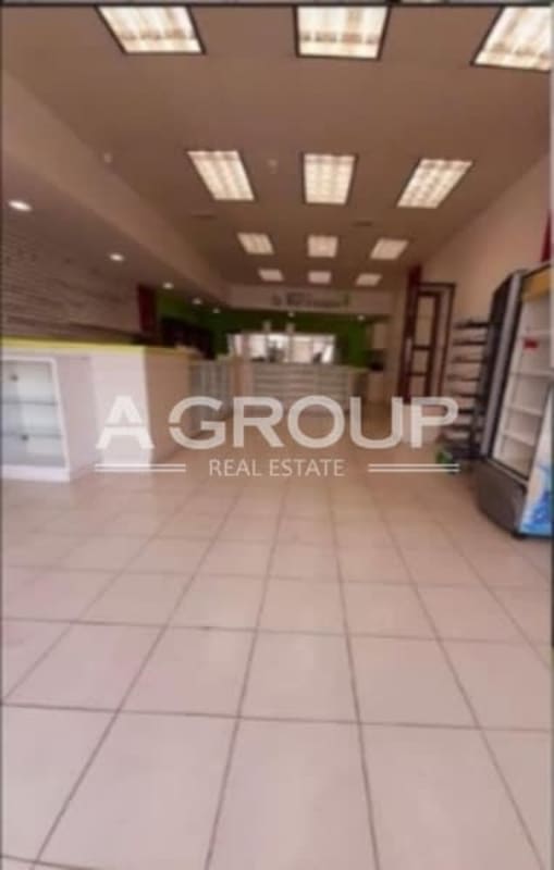 Retail unit interior with shelving and open layout Plaza Brisas 507 Brisas del Golf