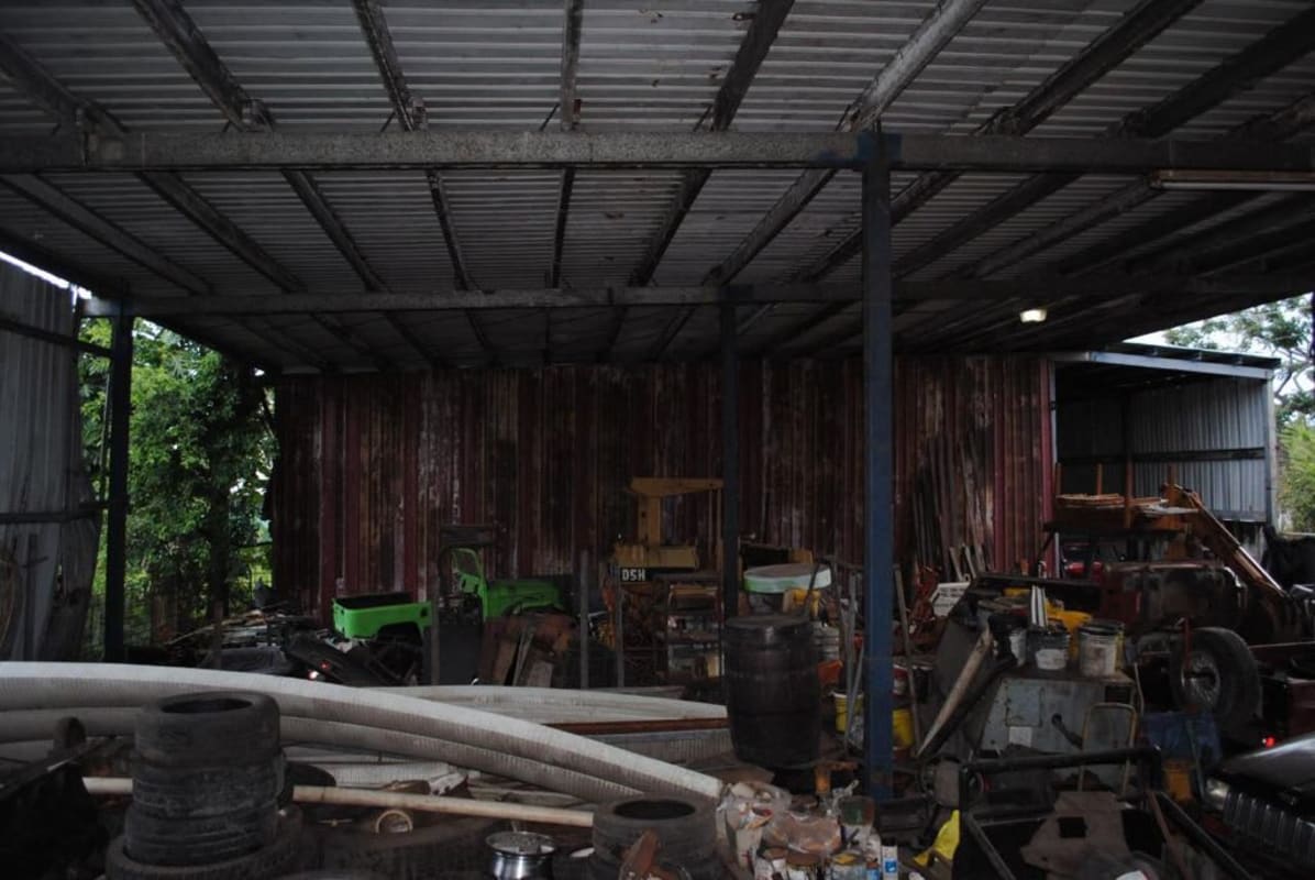Workshop space inside warehouse with tools, machinery, ideal for commercial use for sale Panama City