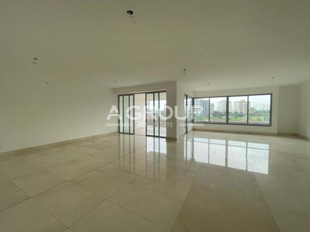 Infinity swimming pool with sun deck in PH Azalea Santa Maria luxury condo Panama