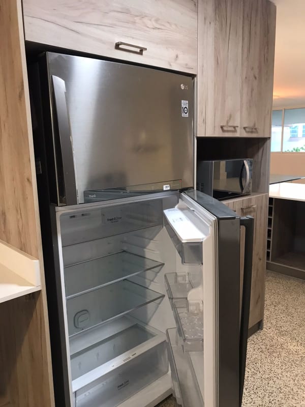 Glassed enclosed balcony with dining area, city views PH Florida Obarrio Panama