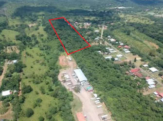 Outlined aerial photo of 49,000 m2 land near La Chorrera ideal for development projects