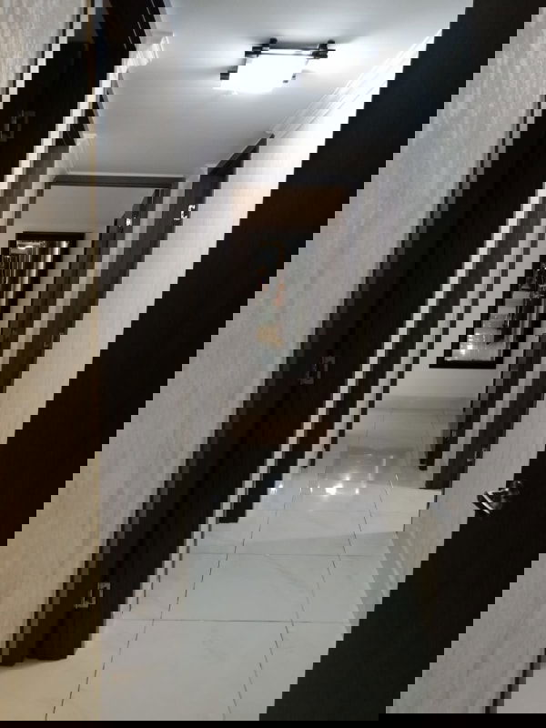 Second bedroom with built-in wardrobe and furnishings in PH Pacific Park Edison Park Panama