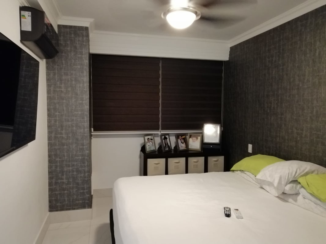 Bedroom with air conditioning, window and closet in PH Pacific Park Edison Park Panama