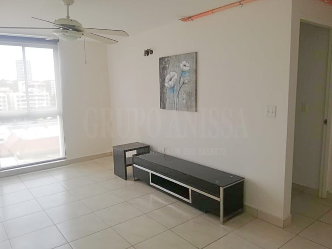 Bedroom with closet and city view at PH Pueblo Nuevo Plaza Panama City