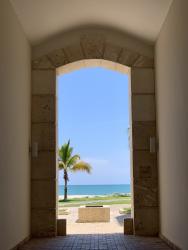 Bedroom with twin beds, green accents, bright design in Puntarena Buenaventura Panama