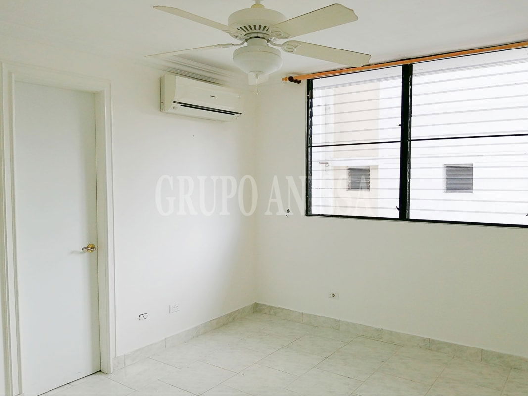 Spacious 3BR Condo PH Marvel El Cangrejo Pool Balcony