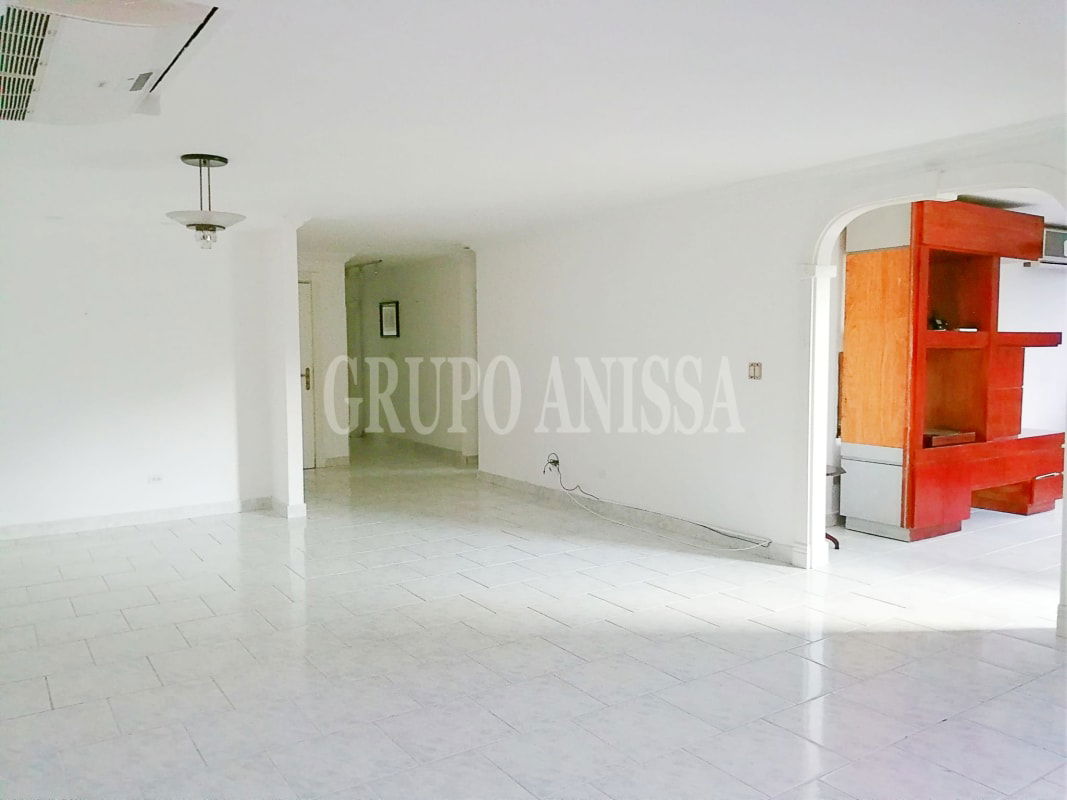 U-shaped kitchen with granite countertops, cabinets and appliances in PH Marvel Panama City