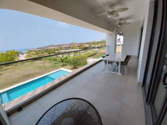 Equipped modern kitchen with quartz countertops and breakfast bar in Casamar beach apartment
