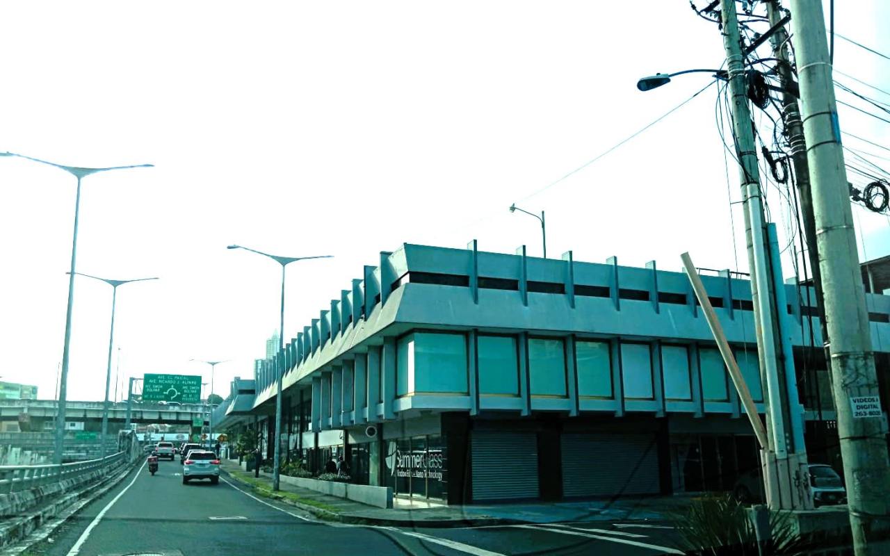Two-story commercial property with tinted windows on major avenue in Panama City