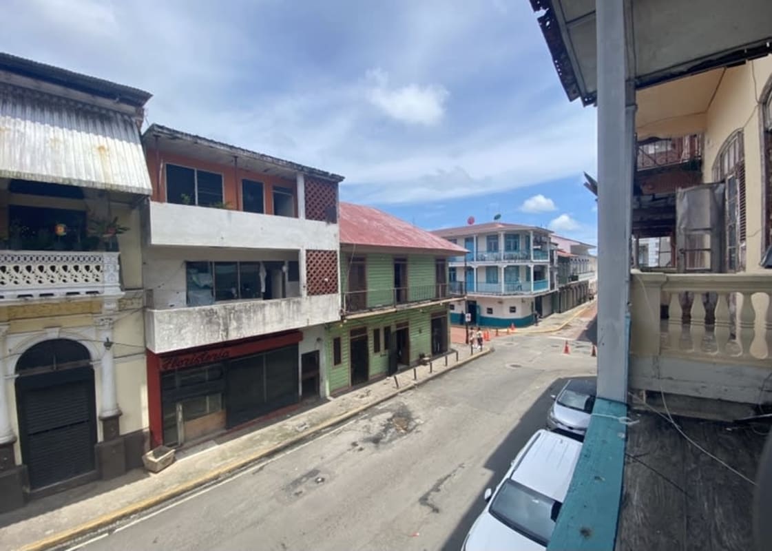 Historic 4BR Townhouse with Balcony in Casco Viejo