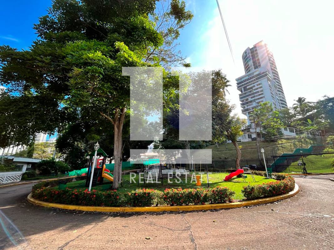 Vacant grassy land lot with mature trees in Panama City La Cresta area ideal for development