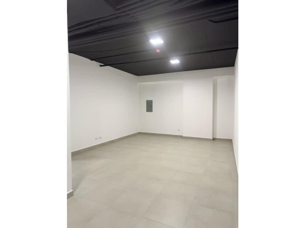 Minimalist empty commercial room with recessed lighting and modern finishes in Panama