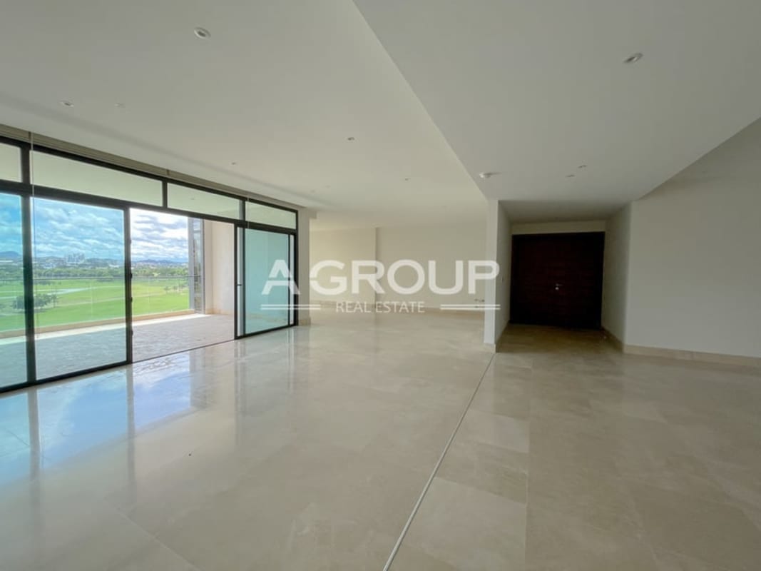 Luxury 4BR Apartment Greenhouse Santa María Golf Panama