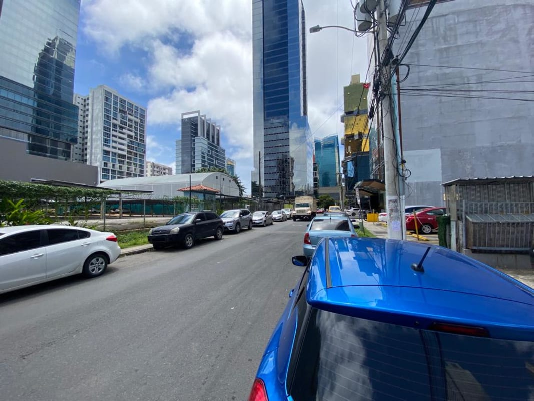 Warehouse with attic mezzanine in Obarrio commercial plaza for sale