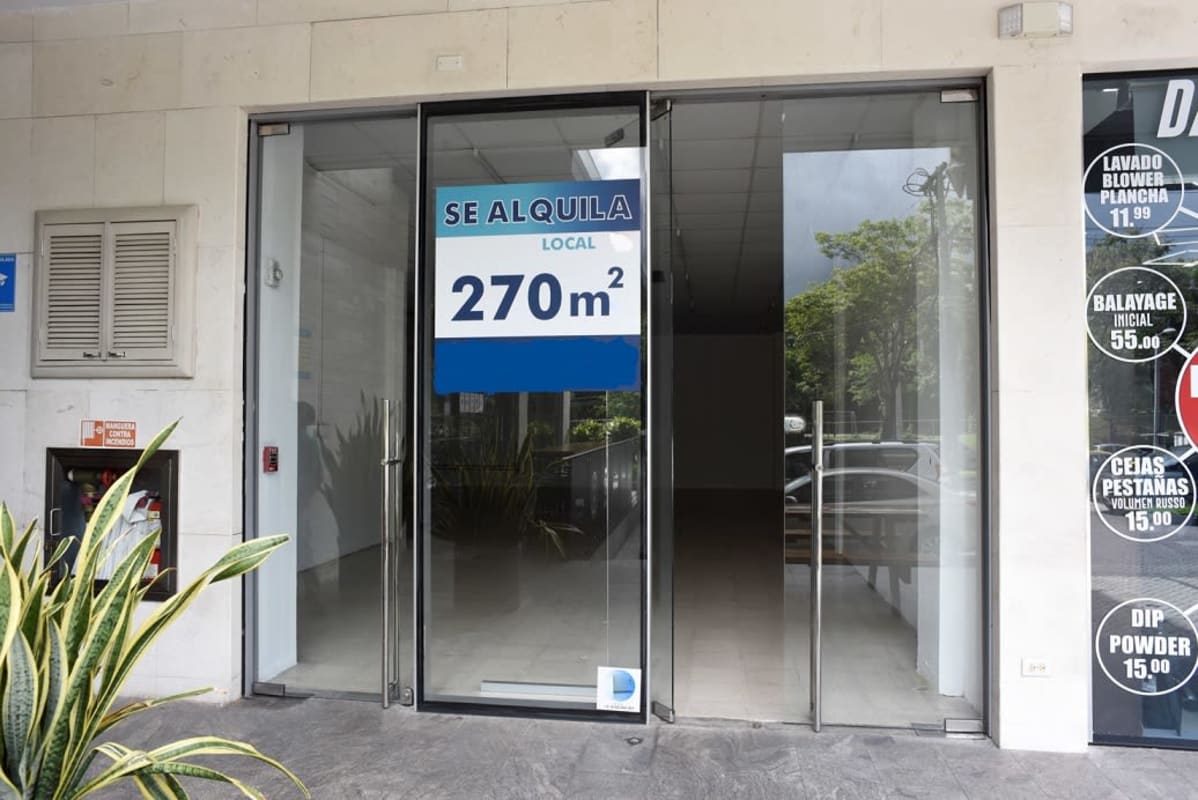 Spacious open-plan commercial interior for custom fit-out in Panama City