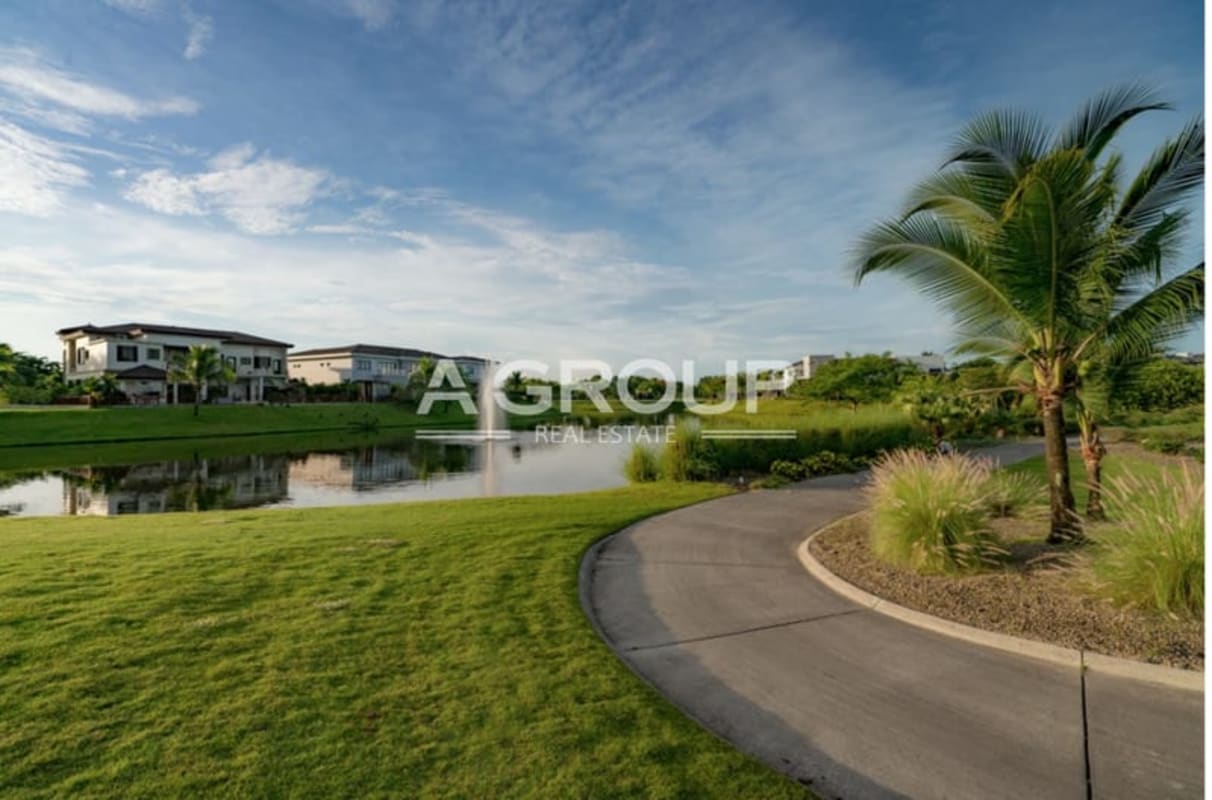 Exclusive Lakefront Lot Island Estate Santa María