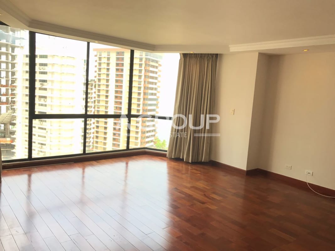 Bright ocean view master bedroom with closet space PH Mediterranee Punta Paitilla Panama