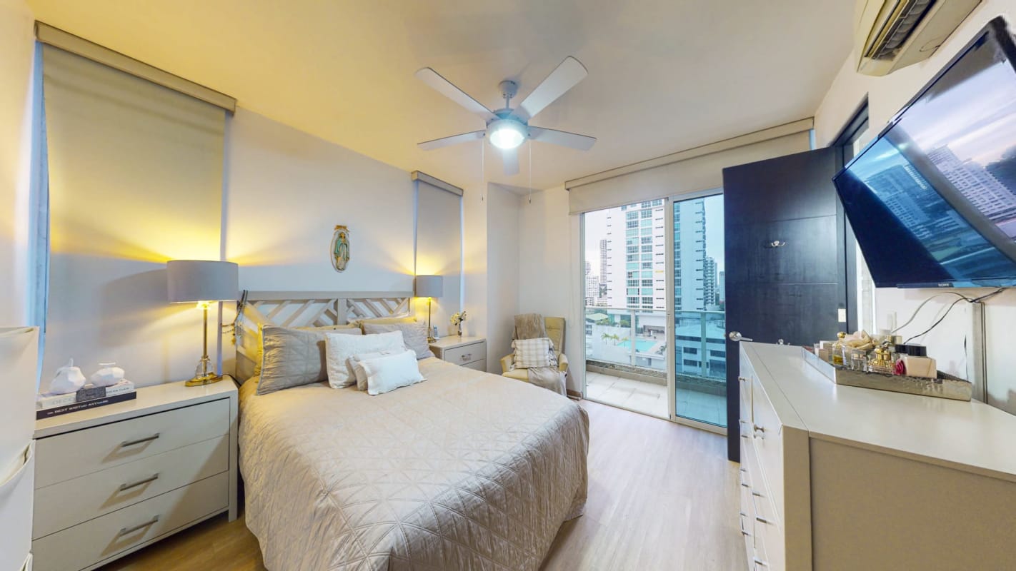 Modern bathroom with glass enclosed shower in apartment PH Bella Vista Park Panama