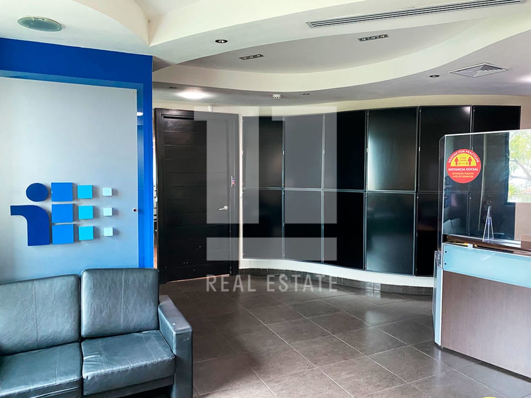 Corporate lobby entrance with TV, carpeted floors and access control at PH Obarrio Business Tower Panama