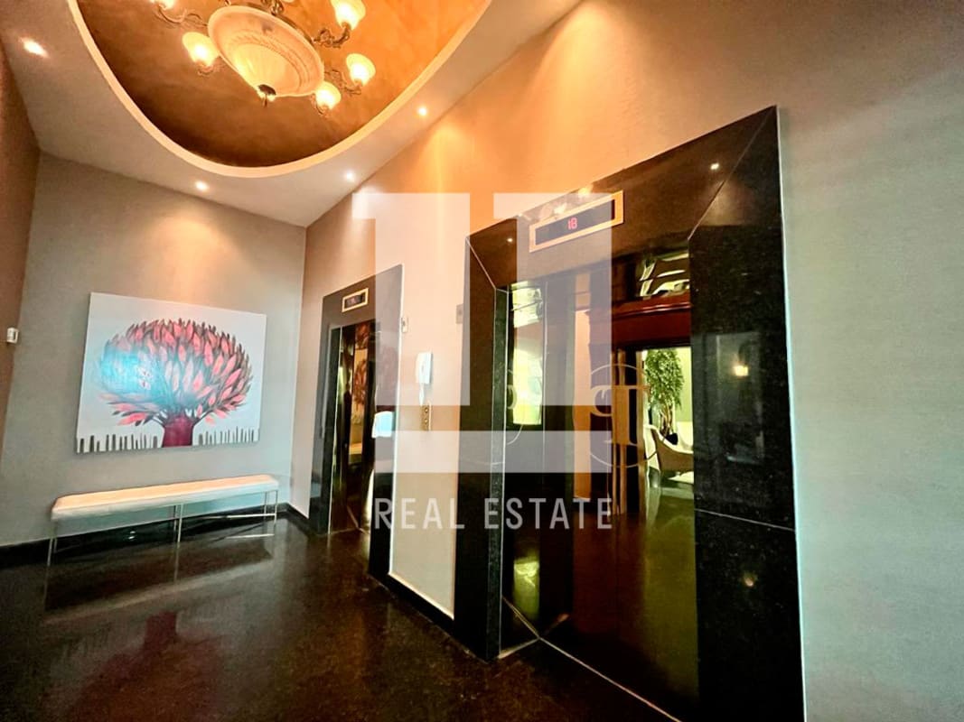 Contemporary elevator lobby with chandeliers and wall art PH Coco del Mar