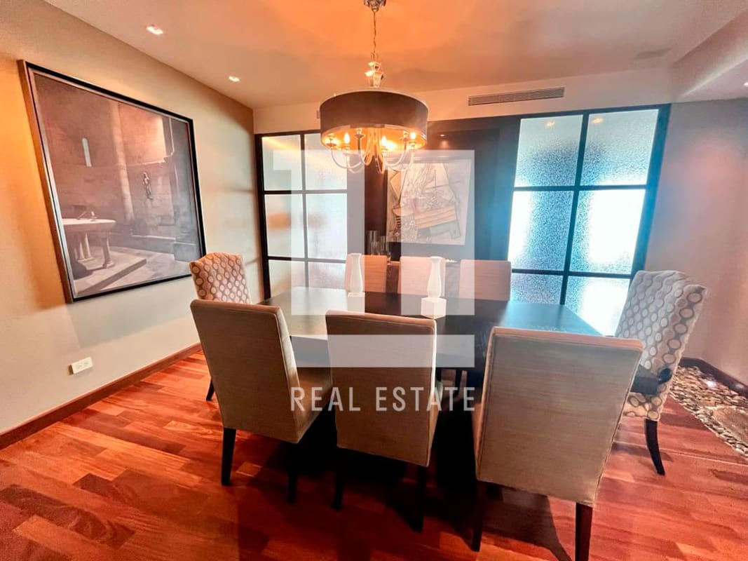 Spacious dining room with hardwood floors chandelier PH Coco del Mar Panama City