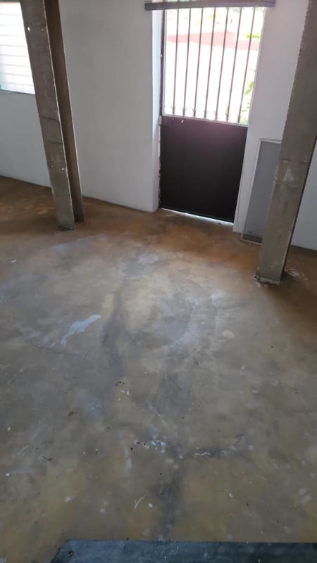 Basement or multipurpose space with unfinished concrete floor in fixer upper property Panama