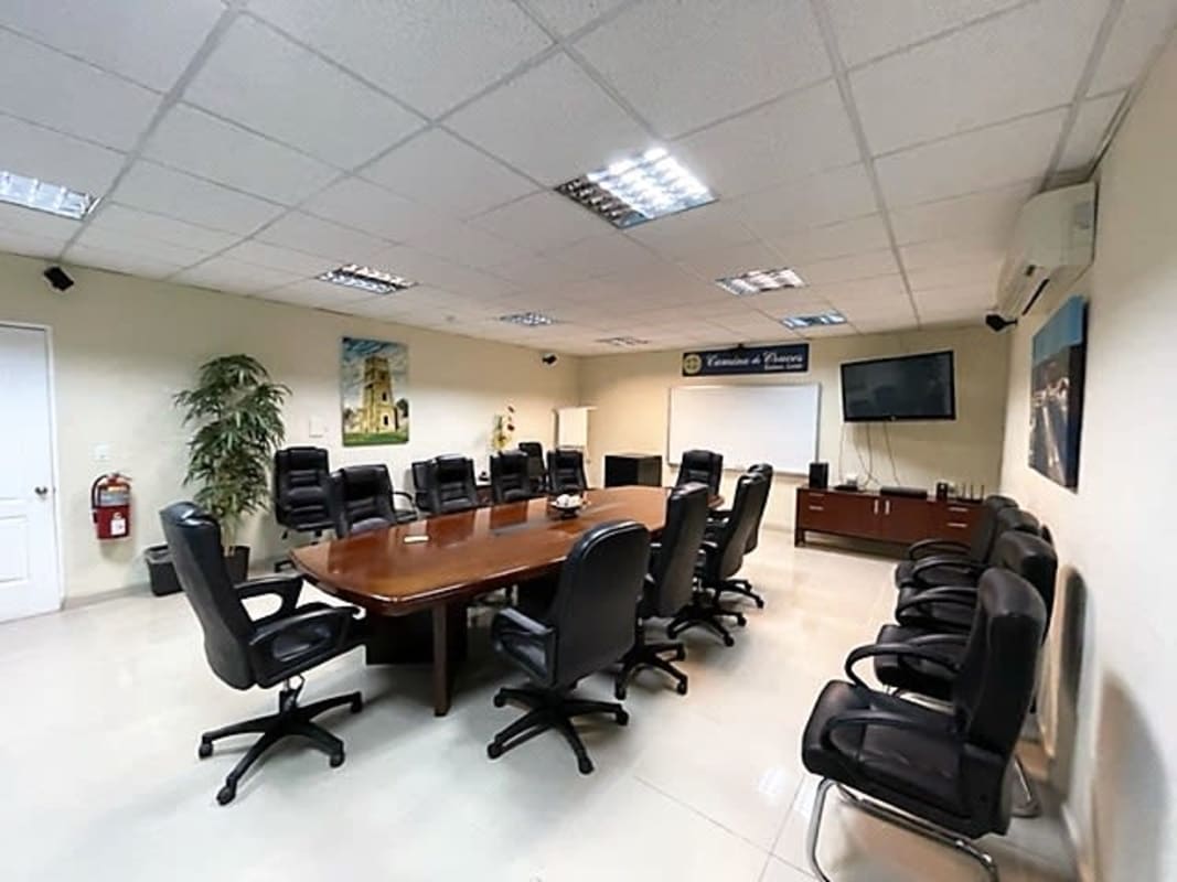 1,325m² Finished Commercial Office El Dorado