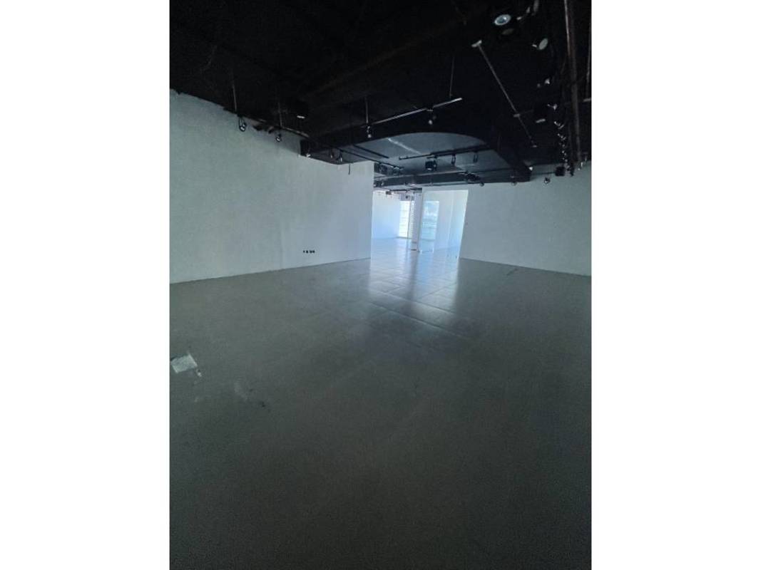 Main entrance lobby with reception in Oceania Business Plaza Panama City