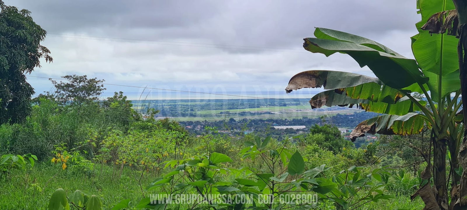 Undeveloped lush lot with mountain scenery and sky views in Cerro Azul Panama