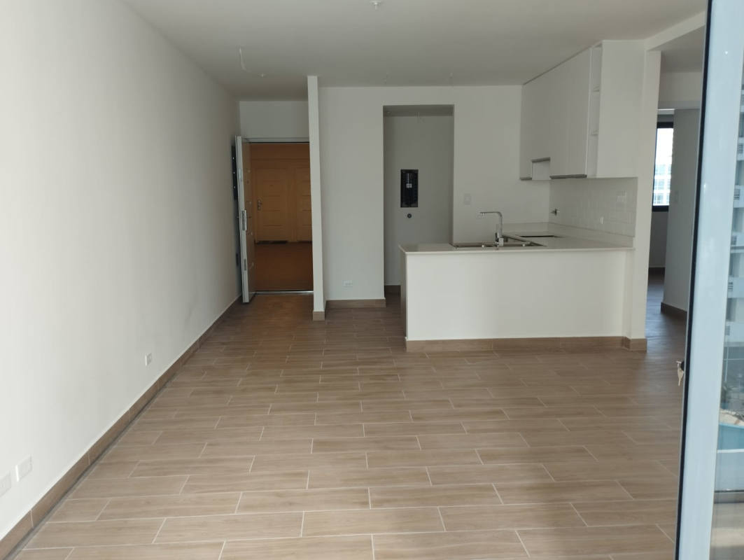 Empty modern bedroom with large windows and city skyline view in PH Sky Swiss El Cangrejo Panama