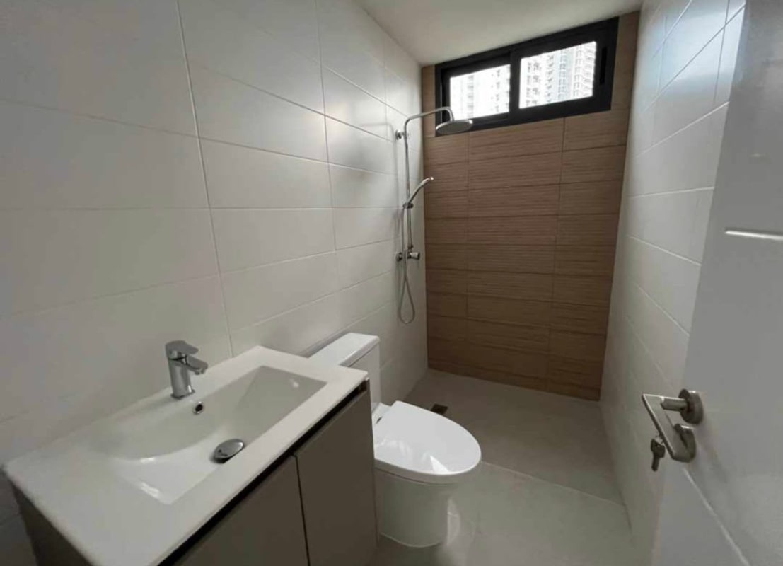 Minimalist bathroom with rain shower and tile finish in PH Sky Swiss El Cangrejo Panama