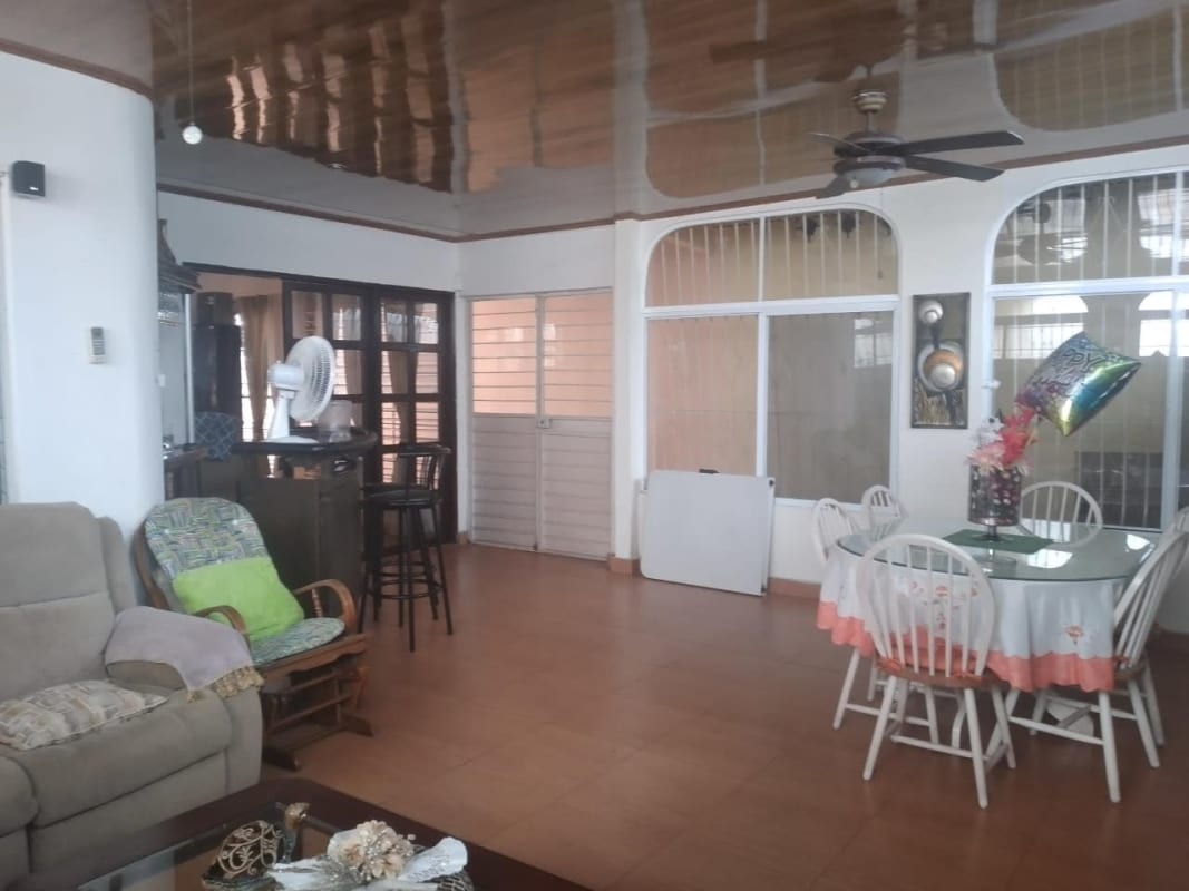 Spacious combined living dining area with wood ceiling in family house Altos de Panamá Panama