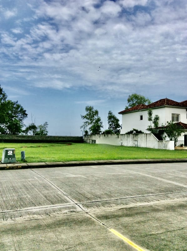 Large green vacant lot adjacent to luxury homes at Costa del Este waterfront Panama City