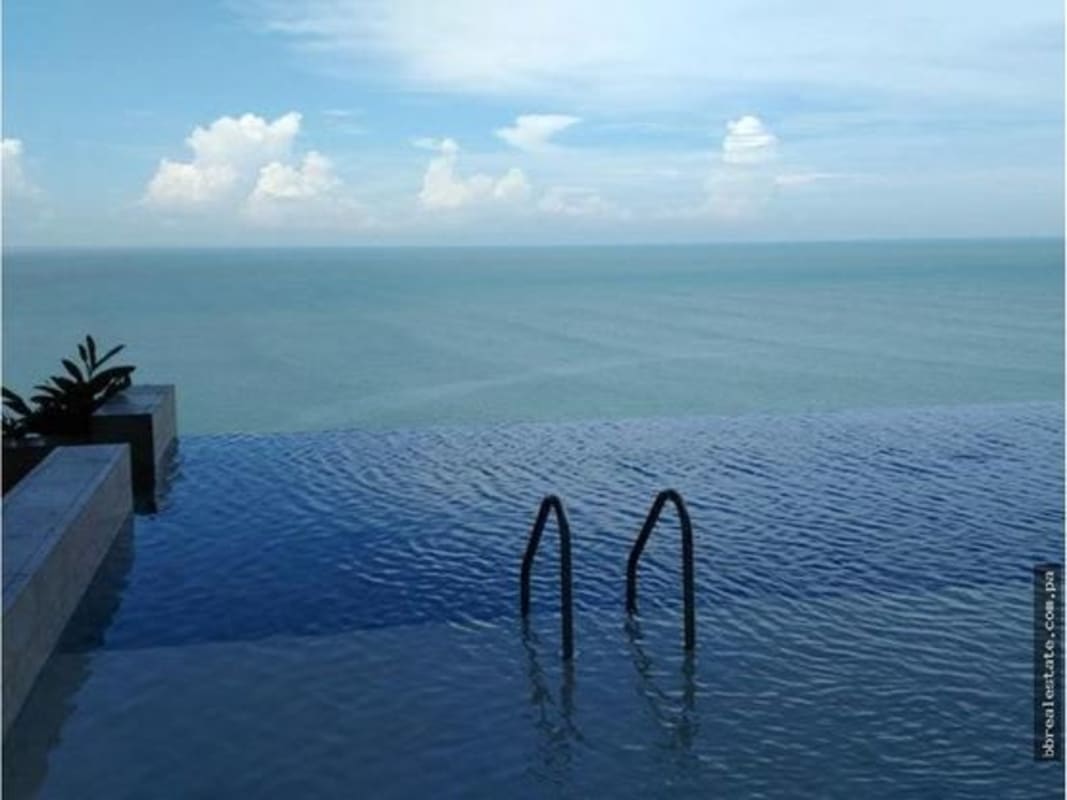 Panoramic infinity pool overlooking the Pacific Ocean from PH TOC Punta Pacifica Panama