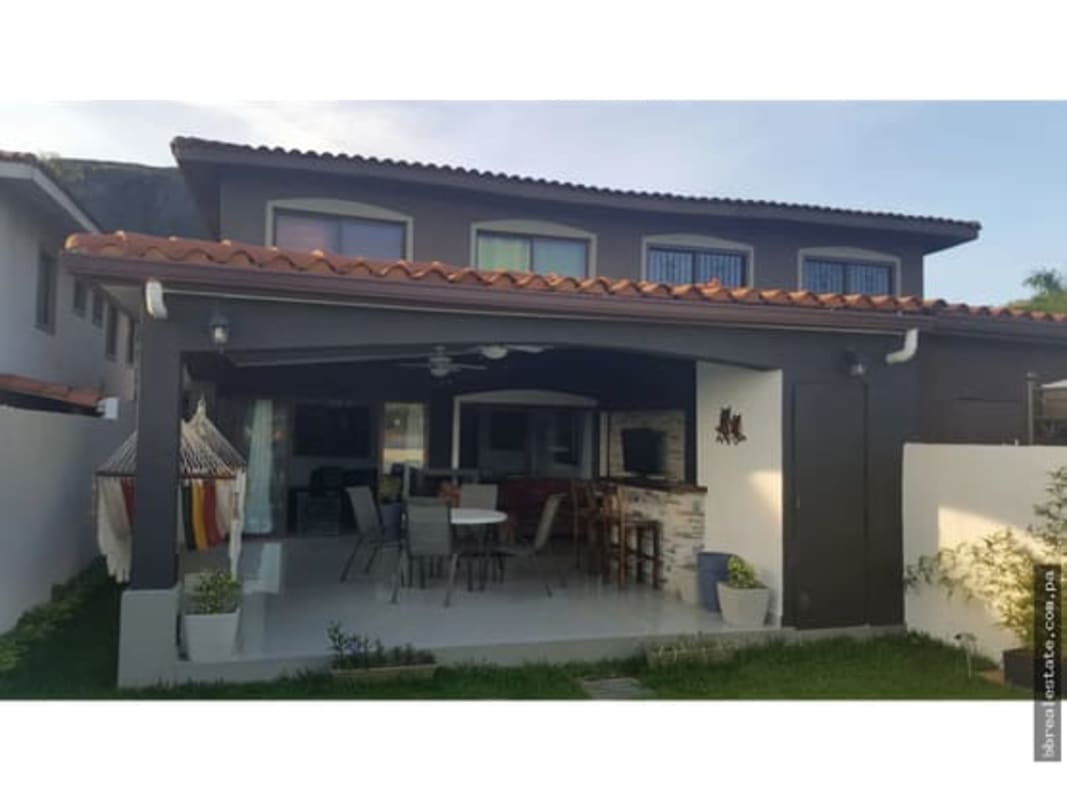Covered patio with hammock and outdoor kitchen bar in Green Villas Las Cumbres Panama City